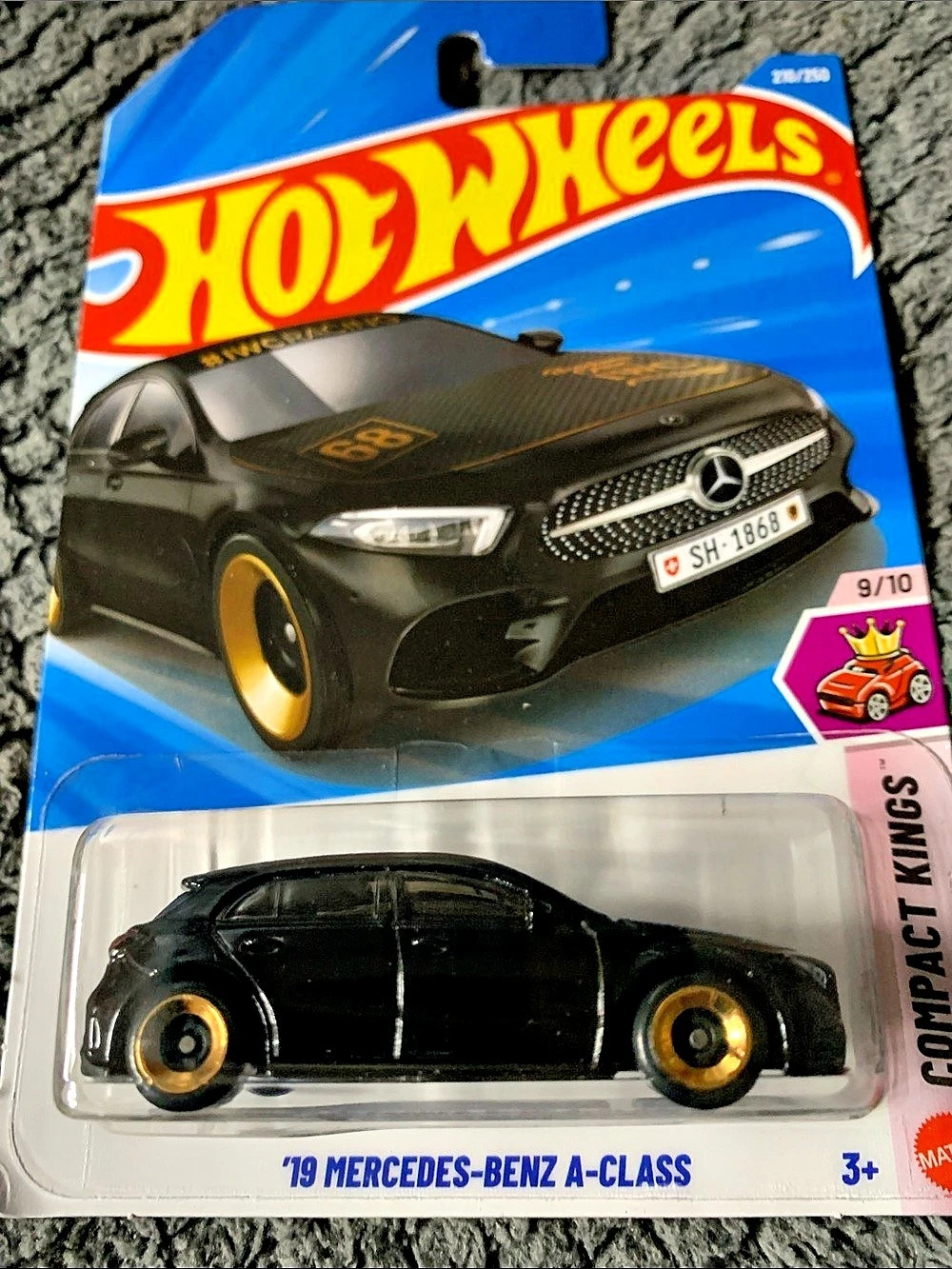 Hot Wheels '19 Mercedes-Benz A-Class Black & Gold - Picture 2 of 7